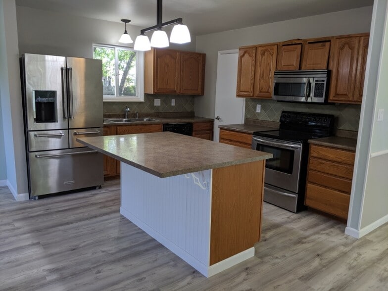 Building Photo - 6405 Orbit Way