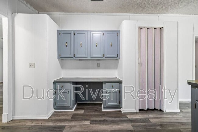 Building Photo - 513 Fairview Dr