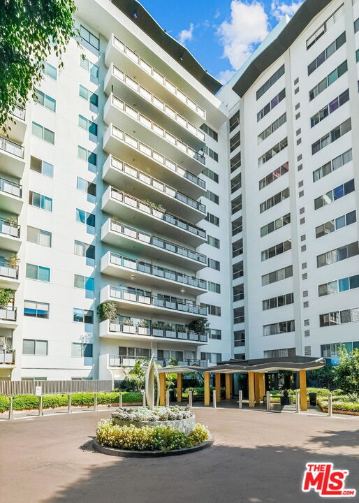 Building Photo - 1155 N La Cienega Blvd