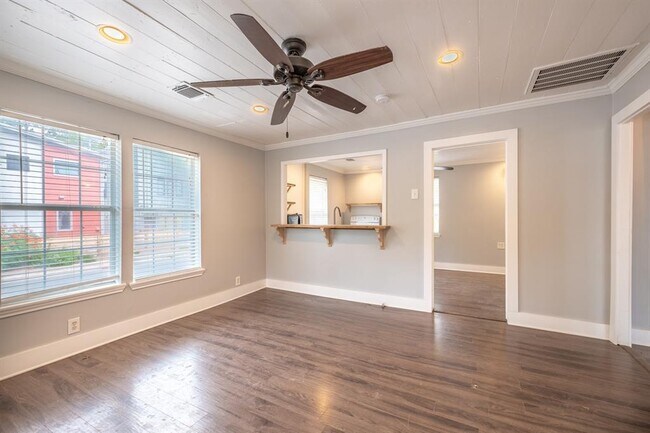 Building Photo - 2100 E 2nd St