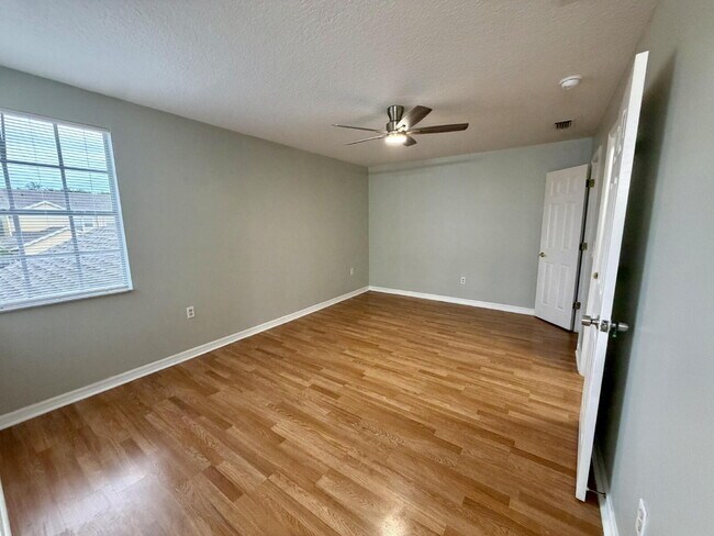 Building Photo - Spacious 3-Bedroom Townhome in Davenport