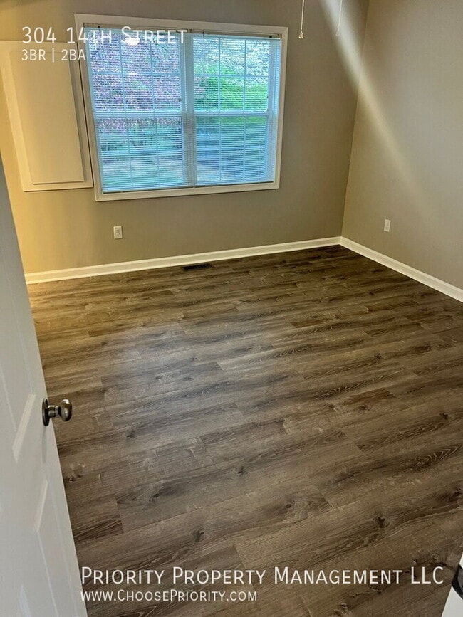 Building Photo - 304 14th St