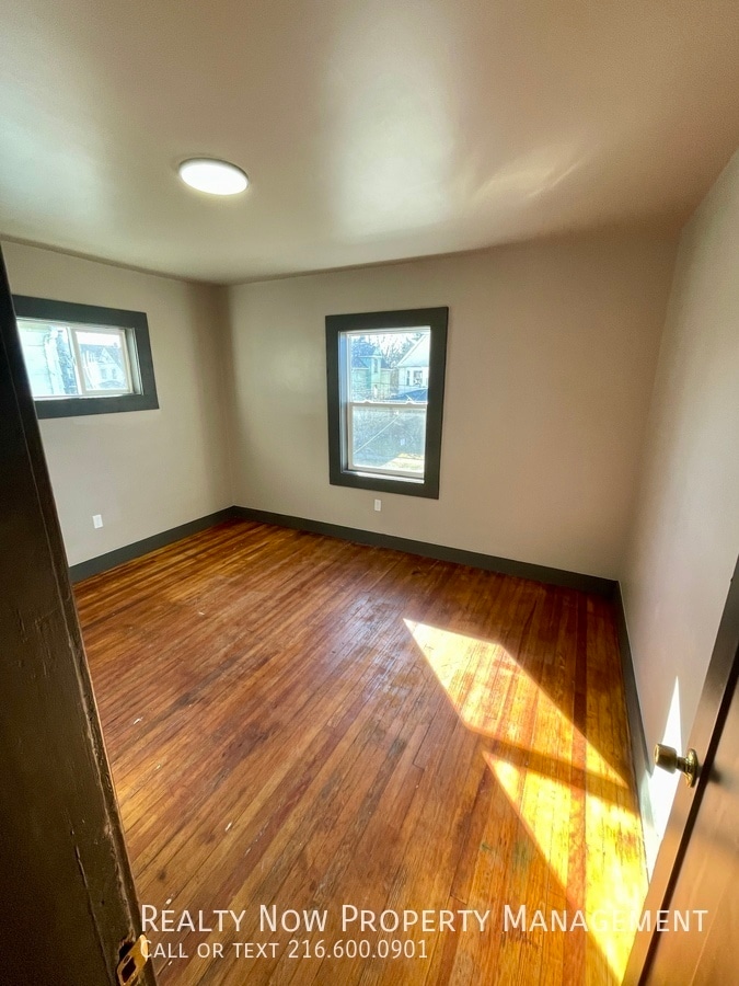 Building Photo - 2043 W 101st St