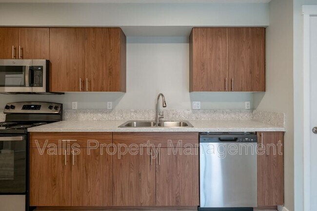 Building Photo - 13001 S Crompton Lane