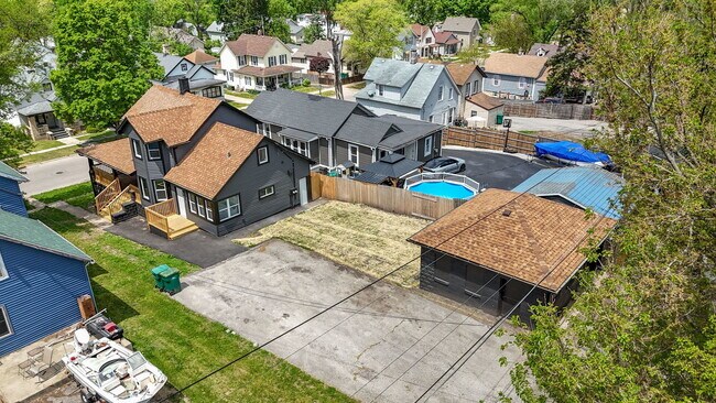 Building Photo - 132 Akin Ave