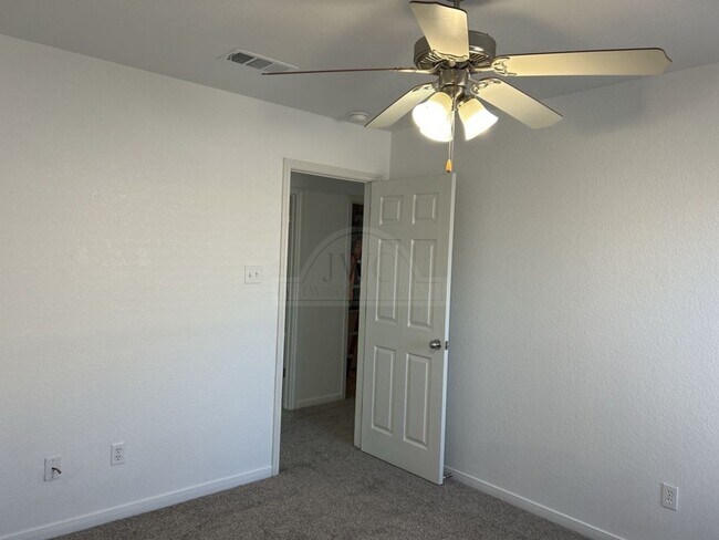 Building Photo - 1905 Charleston Ct