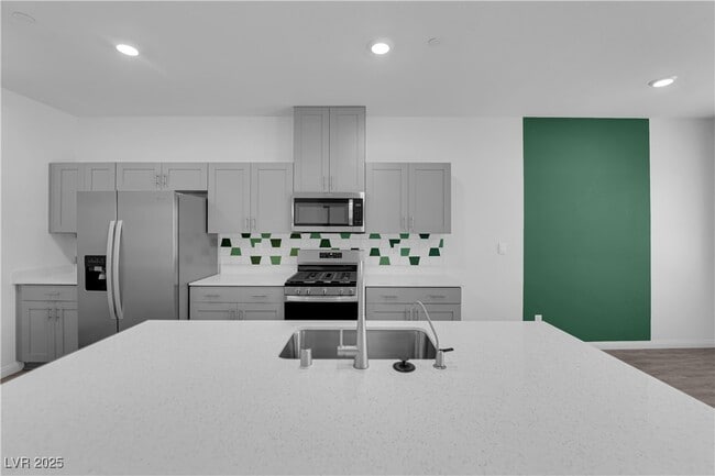 Building Photo - 4747 Bluebird Clfs Ave