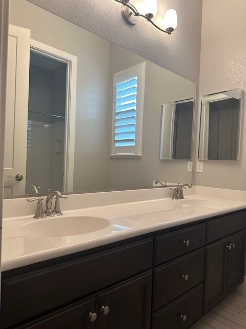 Building Photo - Gorgeous 3 Bedroom 2 Bathroom Manteca Home