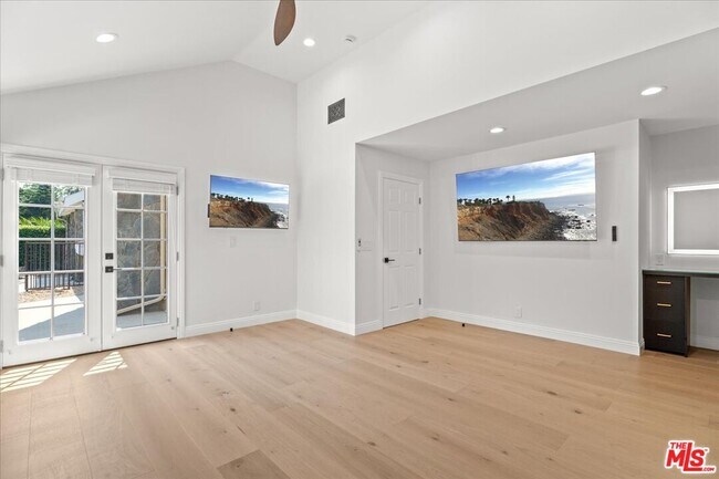 Building Photo - 6443 Matilija Ave