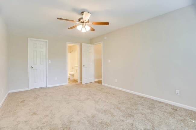Building Photo - 2643 Laurel View Dr