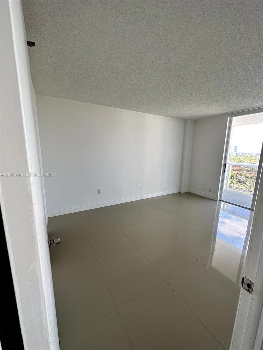 Building Photo - 20515 E Country Club Dr