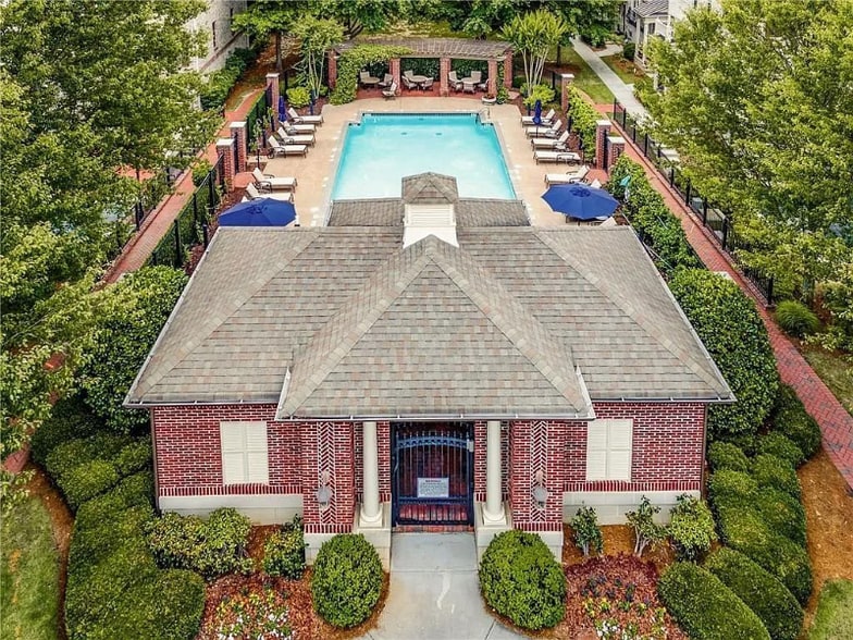 Building Photo - 3655 E Paces Walk