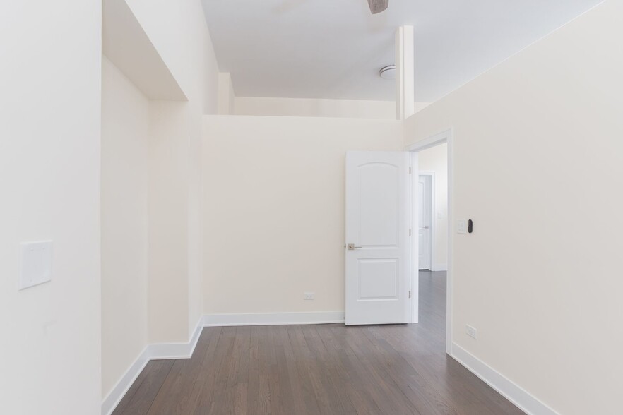 Building Photo - 2047 N Hoyne Ave