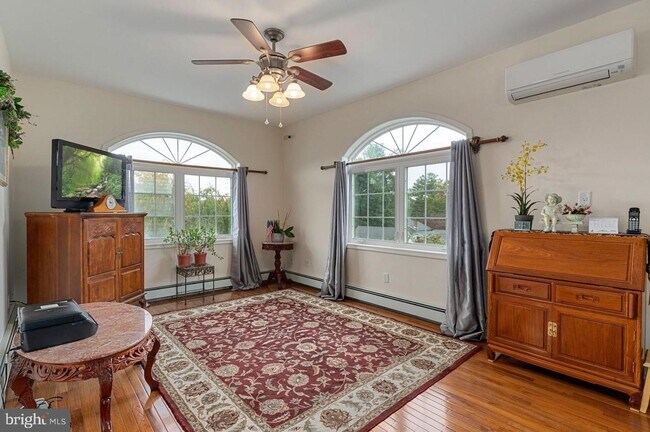 Building Photo - 308-310 E State St