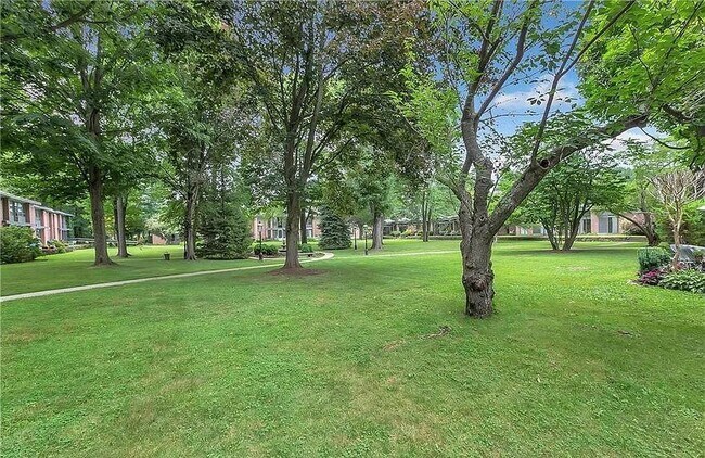 Building Photo - 160 Fairfield Woods Rd