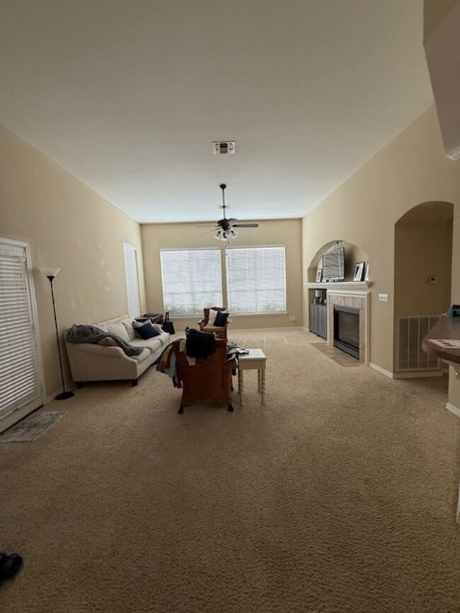 Building Photo - In The Haven - 3BD/2BA