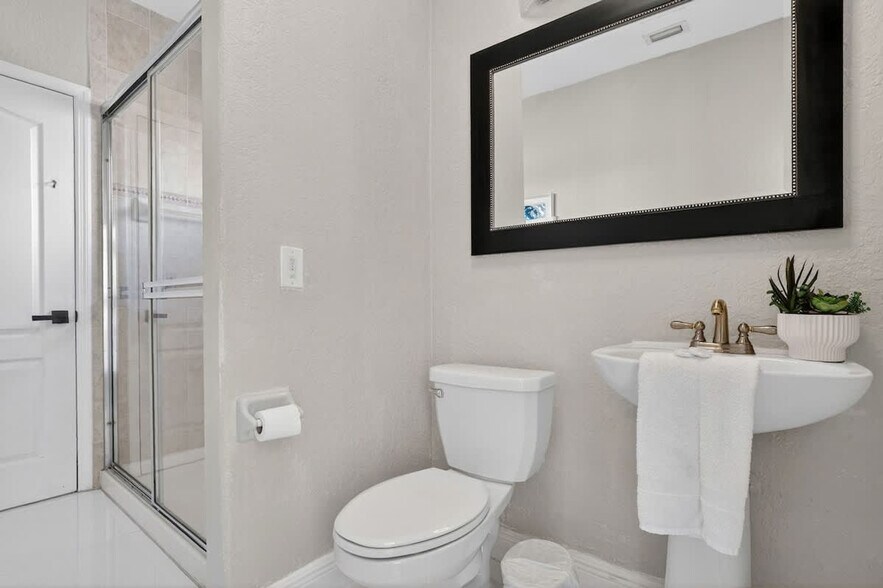 Building Photo - 5161 SW 159th Ct