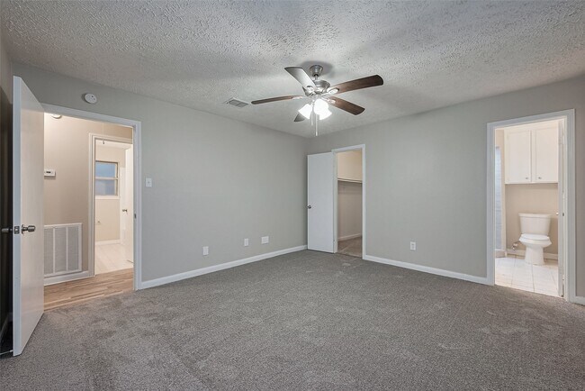 Building Photo - 3214 Three Pines Dr