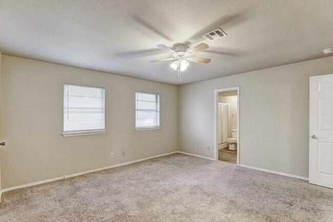 Building Photo - 4 Bedroom,2.5 Bath and 2 Car Garage Duplex with Fireplace and Prime Location Near Lake Hefner