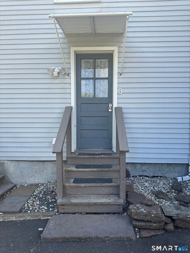 Building Photo - 14 Pleasant St