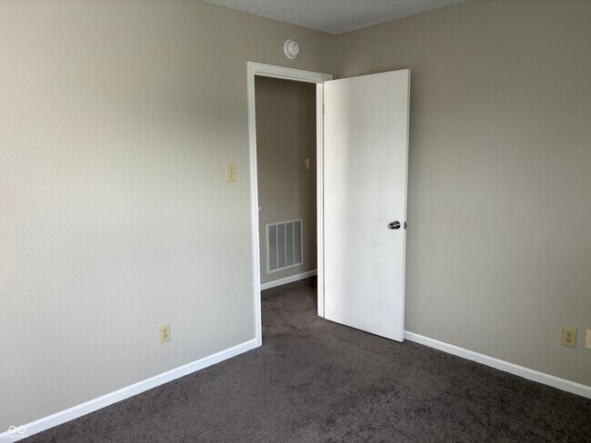Building Photo - 5985 Claymont Blvd