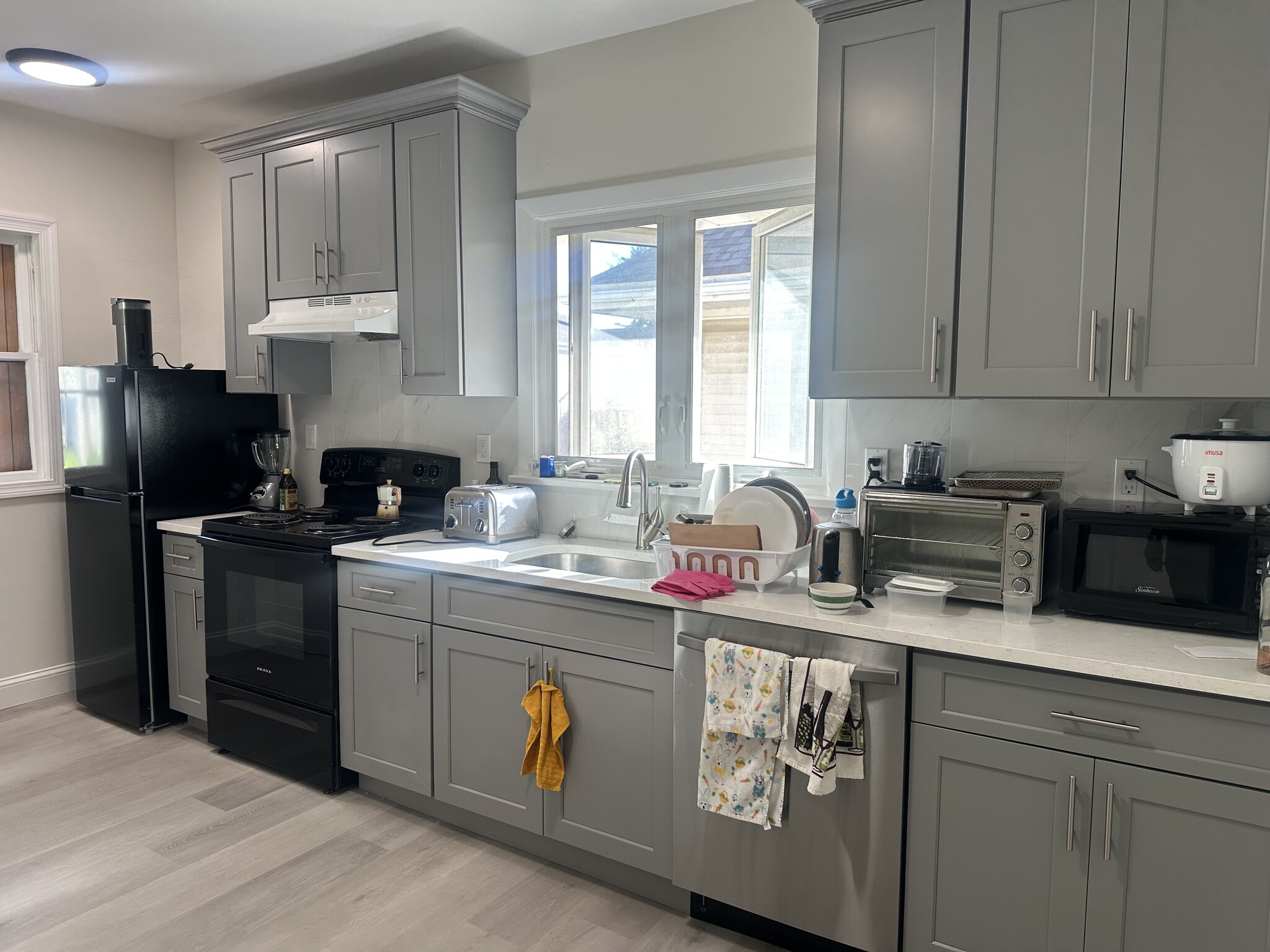 Building Photo - 100 W Adams St