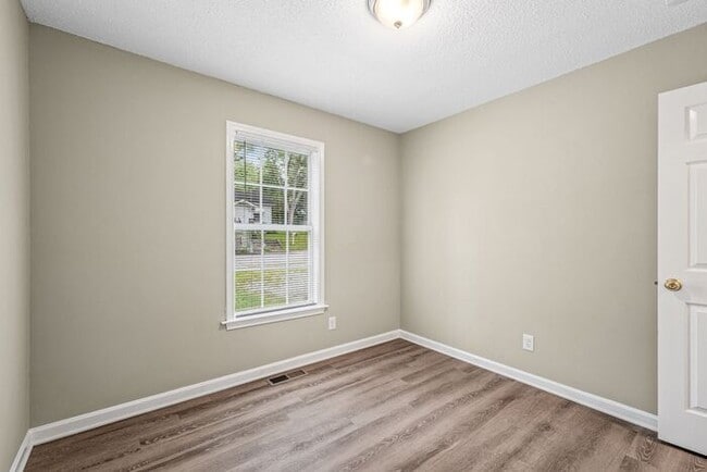 Building Photo - Welcome to this charming 4 bedroom, 2 bathroom home located in Greensboro, NC.