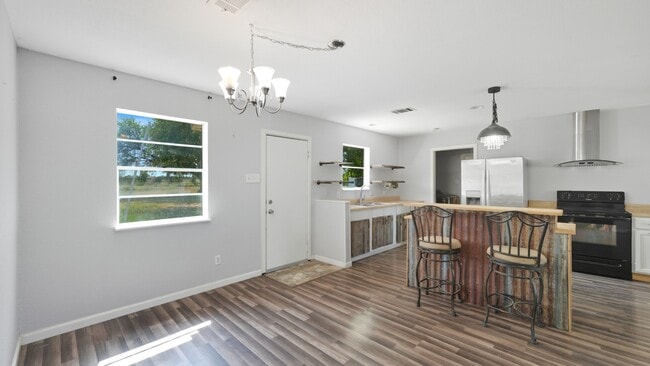 Building Photo - 200 Valley Acres Dr