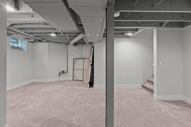 Building Photo - 718 N Alexander Ave