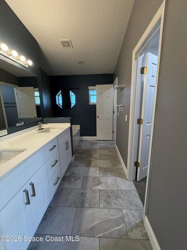 Building Photo - 1398 Mycroft Dr