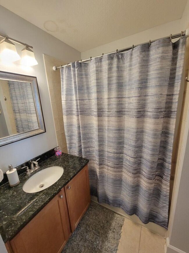 Building Photo - Fully Renovated Large 3 Bed 2.5 Bath 2 Car Garage Townhouse in Perfect Location