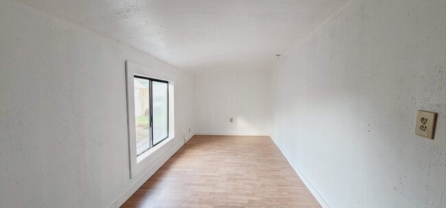 Building Photo - 5621 N 44th St