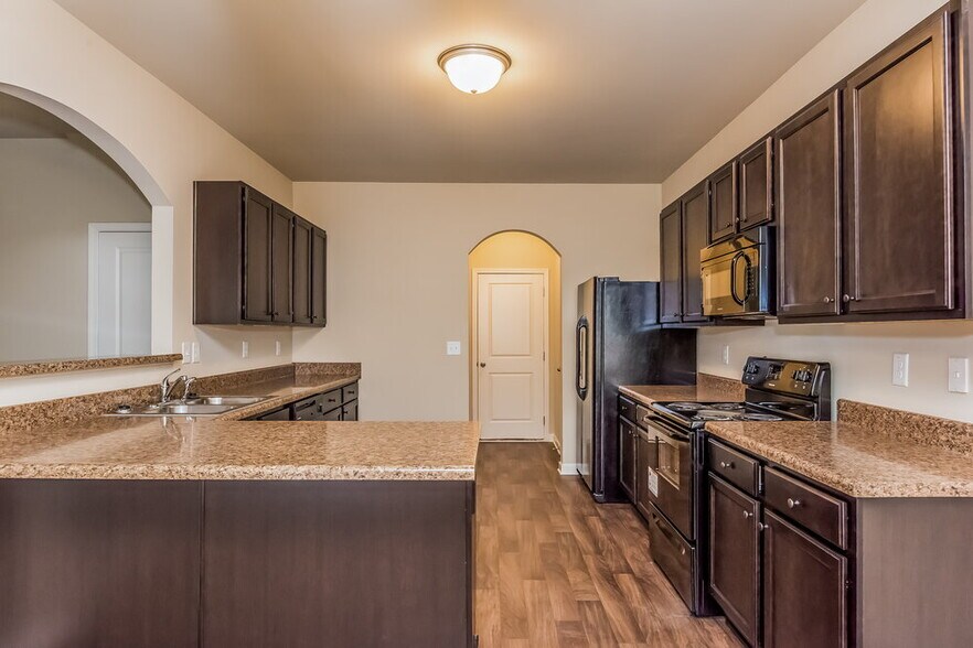 Building Photo - 258 Stillwood Dr