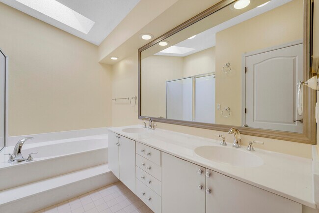 Building Photo - 27 Via Del Corso