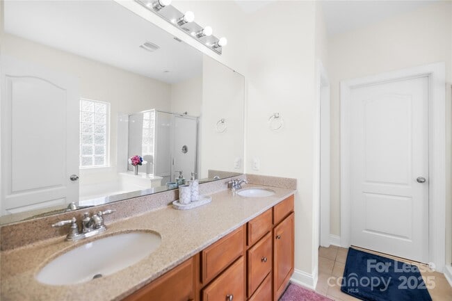 Building Photo - 10732 Alvarado Way