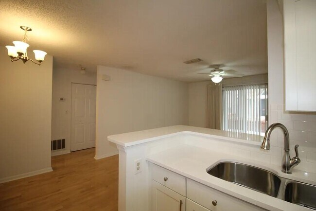 Building Photo - 620 Granville Ct