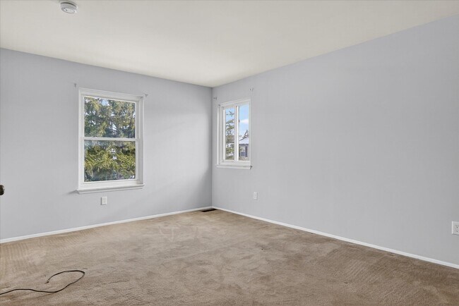 Building Photo - 41070 Southwind Dr