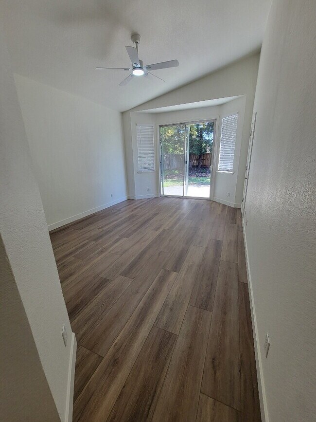 Building Photo - Modern 3-Bedroom, 2-Bathroom Home with Ope...