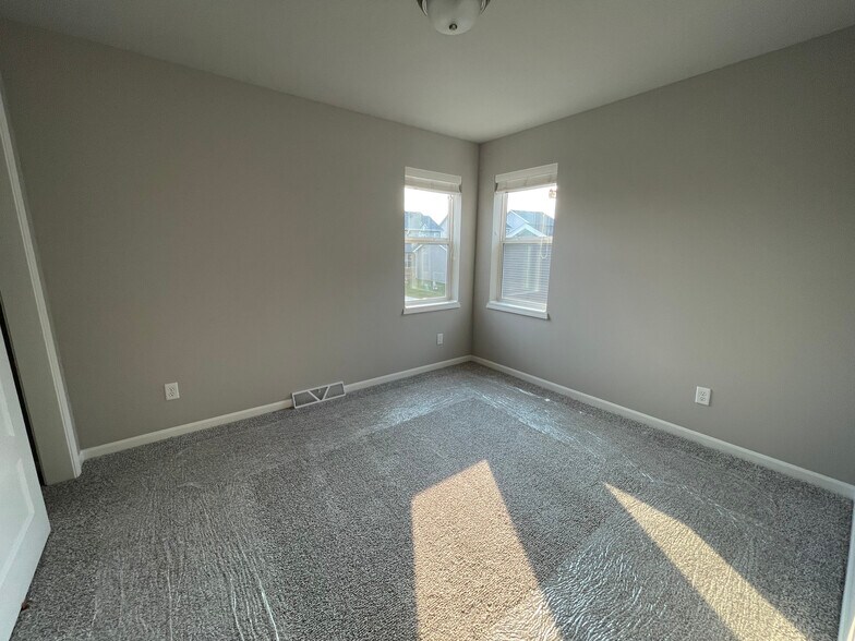 Building Photo - 718 Sugar Maple Ln