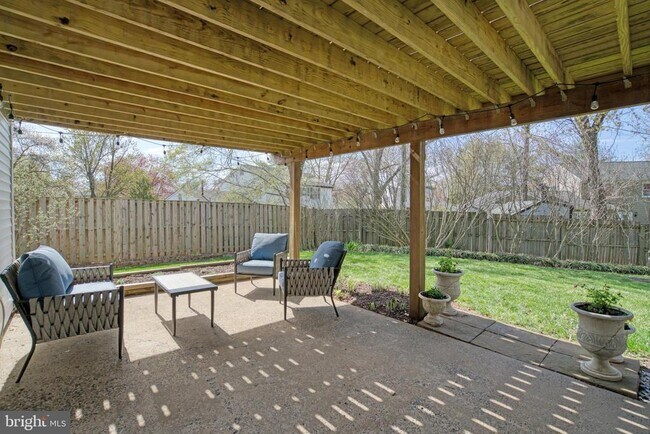 Building Photo - 12805 Point Pleasant Dr