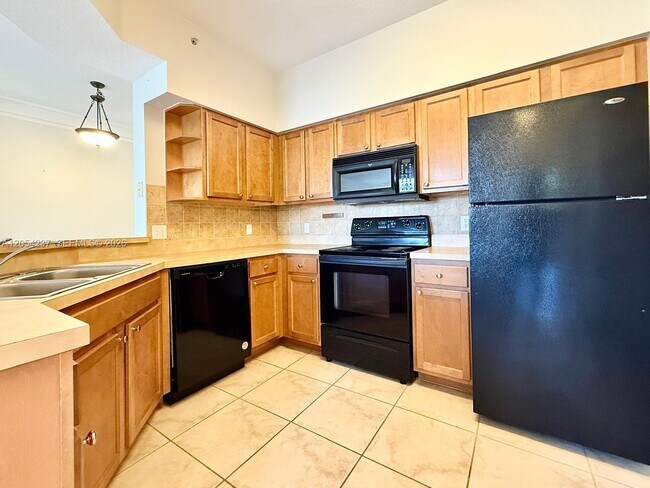 Building Photo - 9208 Myrtlewood Cir W