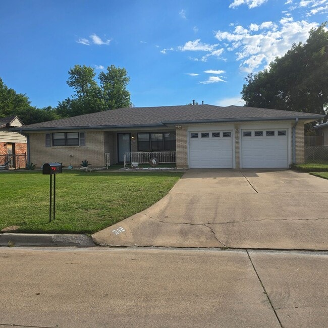Primary Photo - 312 NW Compass Dr
