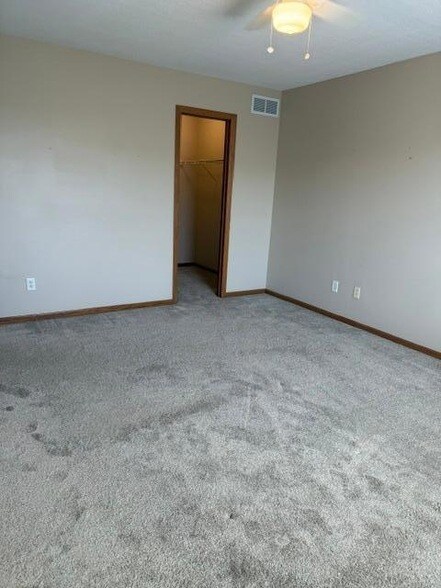 Building Photo - 6886 Meadow Grass Ln S