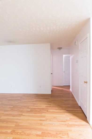 Building Photo - 1805 Dare Ave