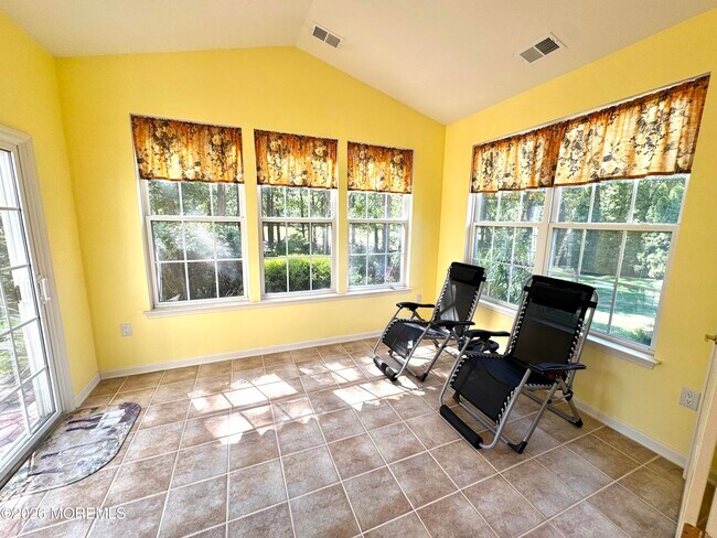 Building Photo - 105 Golf View Dr