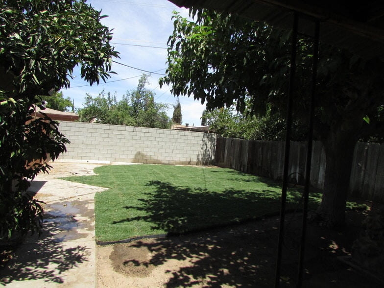 Building Photo - 2520 Bernice Dr