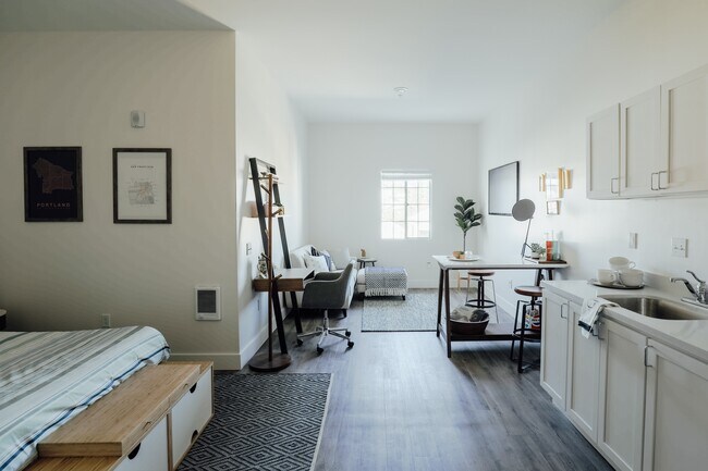 Building Photo - Rose on Bond