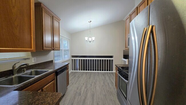 Building Photo - 122 Canton Ln