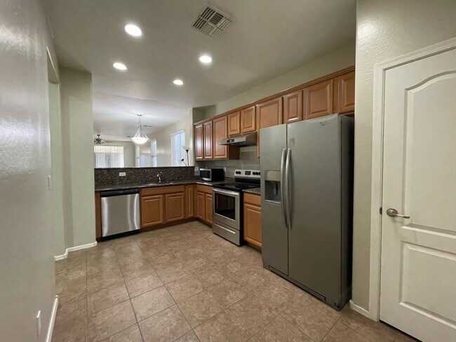 Building Photo - Attractive 3 bed, 2 bath home