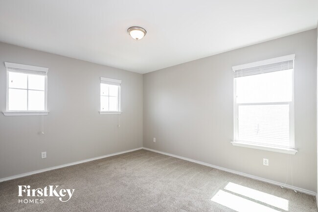 Building Photo - 7019 Phoebe View